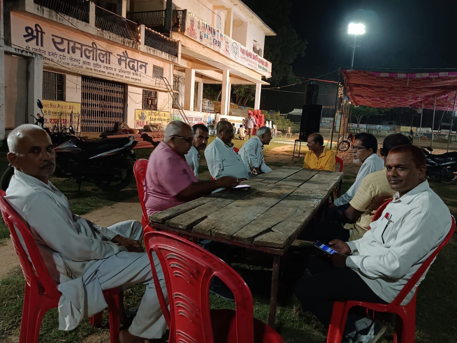 Sonbhadra News । दुद्धी में रविवार को रामलीला मैदान पर 11वां गोवर्धन पूजा व बिरहा मुकाबला की तैयारी पूर्ण।