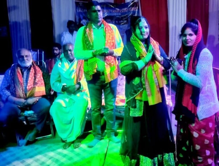 Sonbhadra News । देवी जागरण में जमकर झूमे स्रोता, भक्ति गीतों ने बांधा समां 