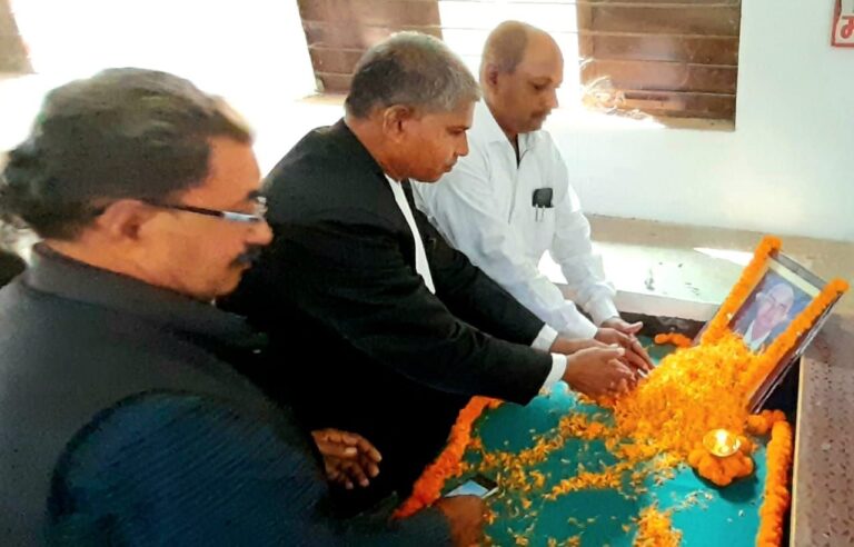 वरिष्ठ अधिवक्ता विश्वनाथ प्रसाद गुप्ता के निधन पर शोक सभा का हुआ आयोजन