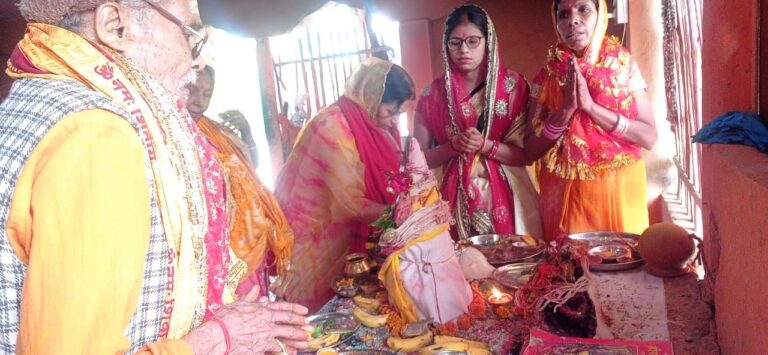 Sonbhadra News: विराट रुद्र महायज्ञ में श्रद्धालुओं ने की परिक्रमा