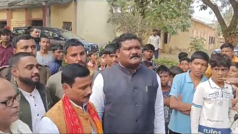 Sonbhadra News: जयप्रकाश नारायण सर्वोदय विद्यालय दुद्धी में औचक निरीक्षक को पहुंचे एससी-एसटी आयोग के दर्जा प्राप्त मंत्री