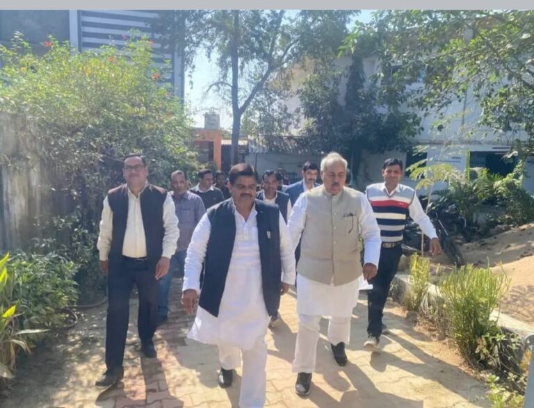 Sonbhadra News: विधान परिषद के नेता प्रतिपक्ष ने क्षेत्र के दर्जनों कालेजों का किया दौरा, 