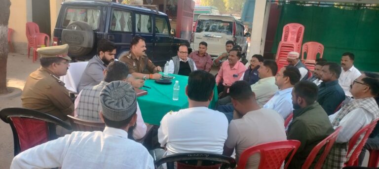 Sonbhadra News: 6 दिसंबर शौर्य दिवस व जुम्मे को लेकर धर्माव लंबियों की बैठक को एसडीएम ने किया संबोधित