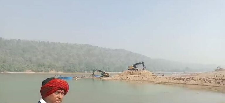 Sonbhadra News: ब्रह्म मोरी में लीज के हटकर अवैध किया जा रहा है बालू का खनन – निर्भय चौधरी