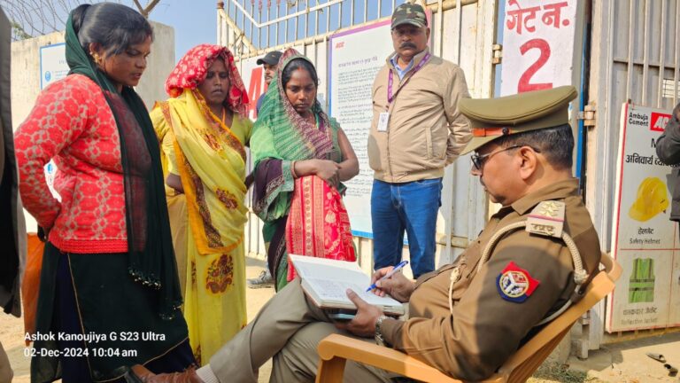 Sonbhadra News: महिलाओं ने कंपनी के गेट पर धरना दिया, वादा खिलाफी का आरोप लगाया