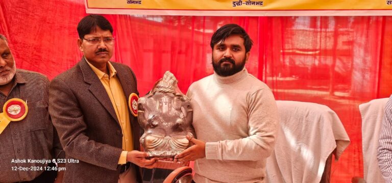 Sonbhadra News: ब्लॉक स्तरीय संगोष्ठी में शिक्षा के चहुमुखी विकास पर चर्चा, 218 प्रधानाध्यापकों व 58 ग्राम प्रधानों ने लिया हिस्सा