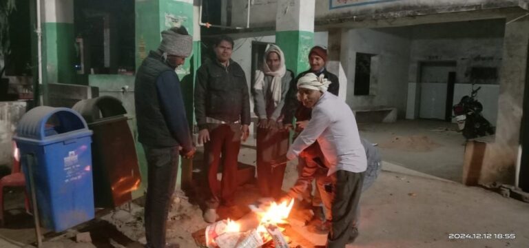 Sonbhadra News: डाला नगर पंचायत  में कड़ाके की ठंड के बाद भी नहीं जलाए जा रहे अलाव।