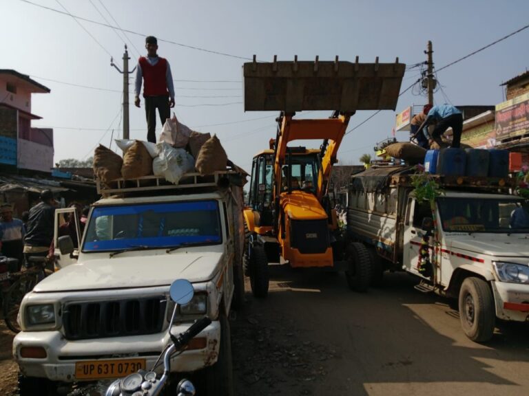सोनभद्र : खलियारी बाजार में जाम से जनजीवन अस्त-व्यस्त, प्रशासन मौन