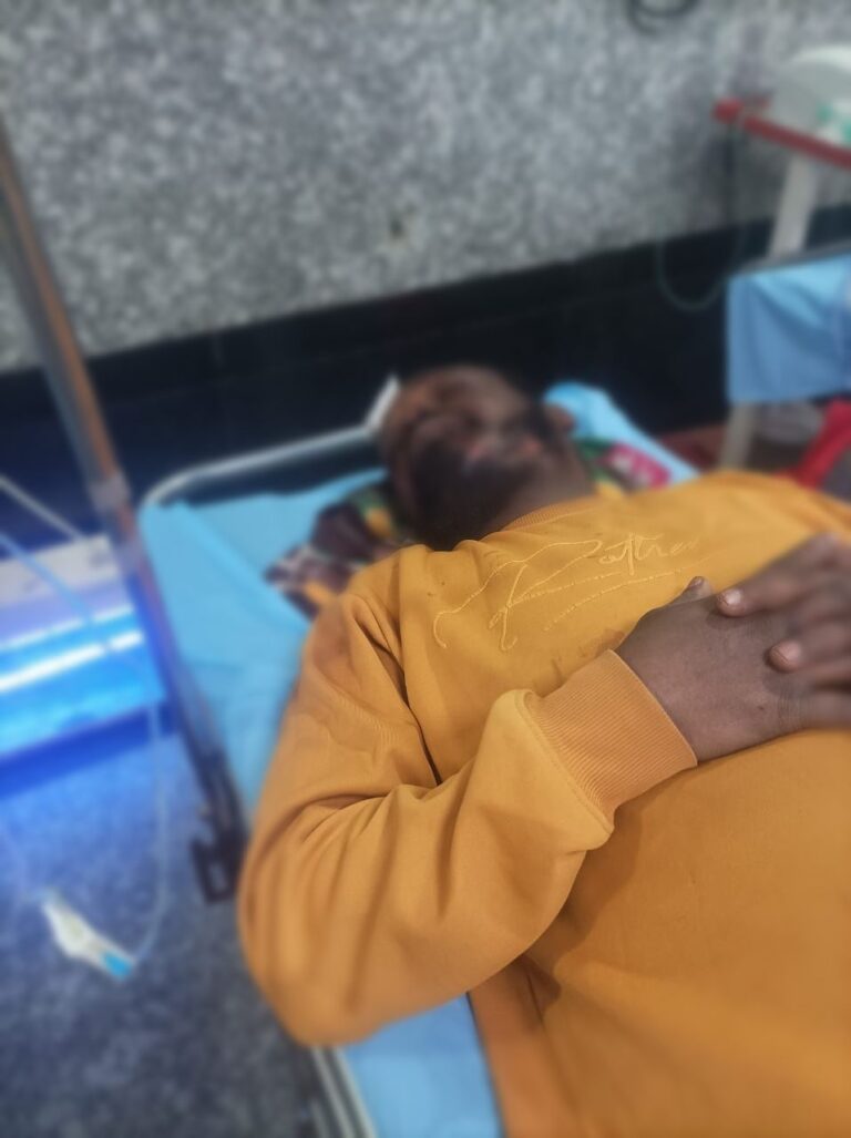 सोनभद्र : एटीएम बंद कर पैदल जा रहे दो युवकों को अज्ञात वाहन ने मारी टक्कर, ट्रामा सेंटर रेफर