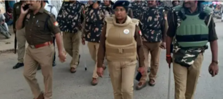 Sonbhadra News: जनपद में बढ़ी सुरक्षा, पुलिस बल ने किया पैदल मार्च, व्यापारियों से सीसीटीवी लगाने की अपील