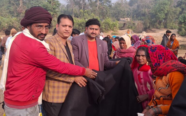 सोनभद्र : जरूरतमंदों की सेवा से बड़ा कोई धर्म नहीं: विवेक कुमार पाण्डेय