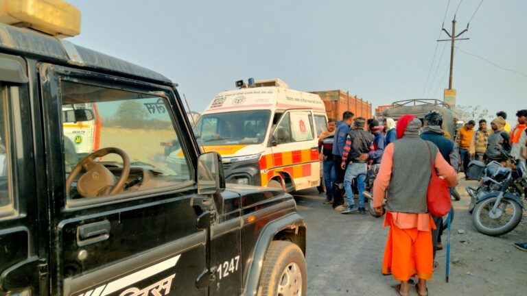 डाला में टीपर की टक्कर से बाइक सवार गंभीर रूप से घायल, पुलिस ने वाहन को लिया कब्जे में