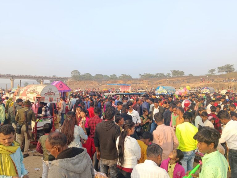 दुद्धी : कनहर संगम तट पर उल्लासपूर्वक मनाया गया प्राचीन मकर संक्रांति त्यौहार।