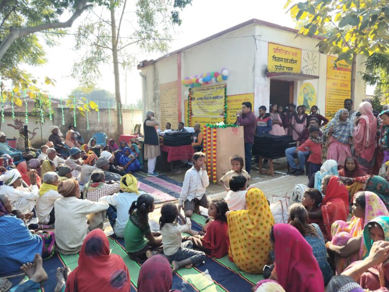 उच्च प्राथमिक विद्यालय सुपाचुआ में जरूरतमंदों को कंबल वितरण, समाजसेवा का उत्कृष्ट उदाहरण