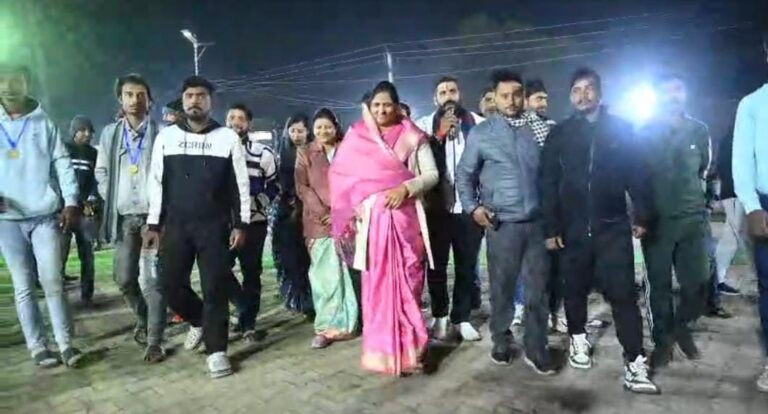 रेनुकूट रात्रिकालीन क्रिकेट प्रतियोगिता के फाइनल में सिसरो इन्नोवेशन सेंटर ने यंगस्टर क्रिकेट क्लब को 8 विकेट से हराया।