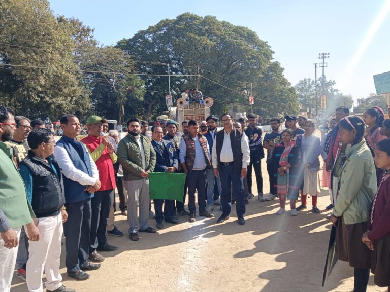 गणतंत्र दिवस के पूर्व संध्या पर दुद्धी में आयोजित मतदाता दिवस जागरूकता तिरंगा रैली.