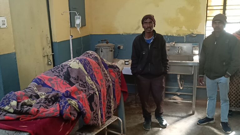 Sonbhadra News : आग तापते समय महिला झुलसी, अस्पताल में चल रहा इलाज