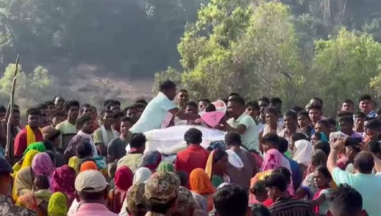 बीजापुर नक्सली हमला : 8 जवानों की शहादत, सुदर्शन वेट्टी की अंतिम विदाई ने किया भावुक