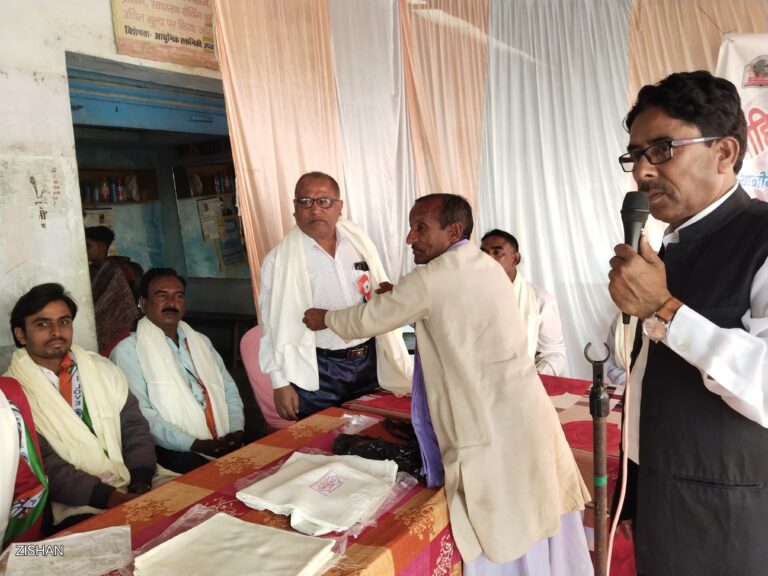 गांव की प्रथम डॉक्टर और इंजीनियर लड़कियों का सम्मान ” ग्राम गौरव संस्कृति ट्रस्ट उद्घाटन समारोह में हुआ।