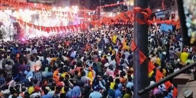 रेनुकूट मे महाशिवरात्रि के दिन बड़े ही धूमधाम से निकाली गई शिव बरात।