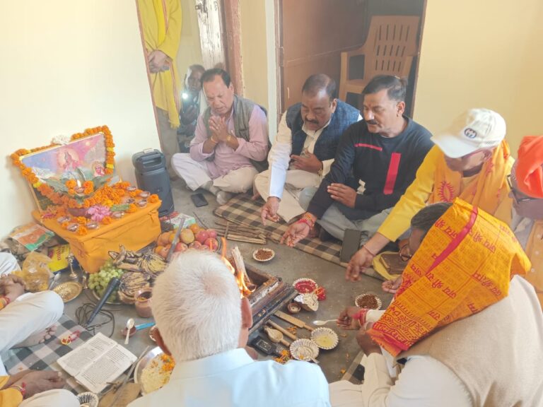 Sonbhadra News : भाजपा जिला अध्यक्ष नंदलाल गुप्ता के दुद्धी आवास का गायत्री पूजन द्वारा हुआ उद्घाटन