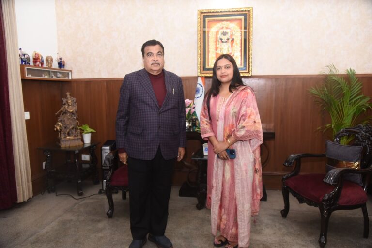 भाजपा काशी क्षेत्र कार्यसमिति सदस्य इशिका पाण्डेय ने केंद्रीय मंत्री नितिन गडकरी से मिल एनएच 75ई सड़क निर्माण की मांग की.