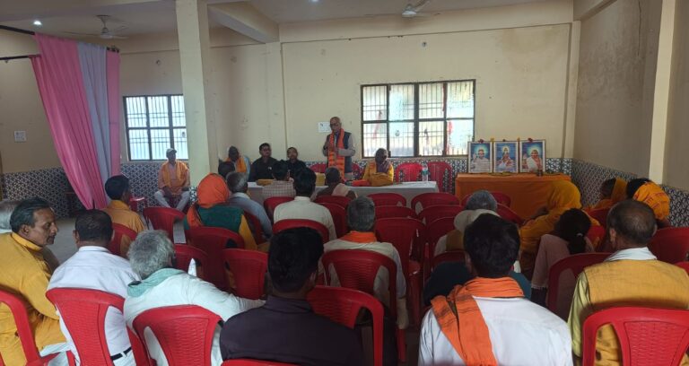 Sonbhadra News : नगवा में होने जा रहें भव्य 24 कुण्डीय गायत्री महायज्ञ सफलता हेतु प्रज्ञामंडल की बैठक में बनी रणनीति