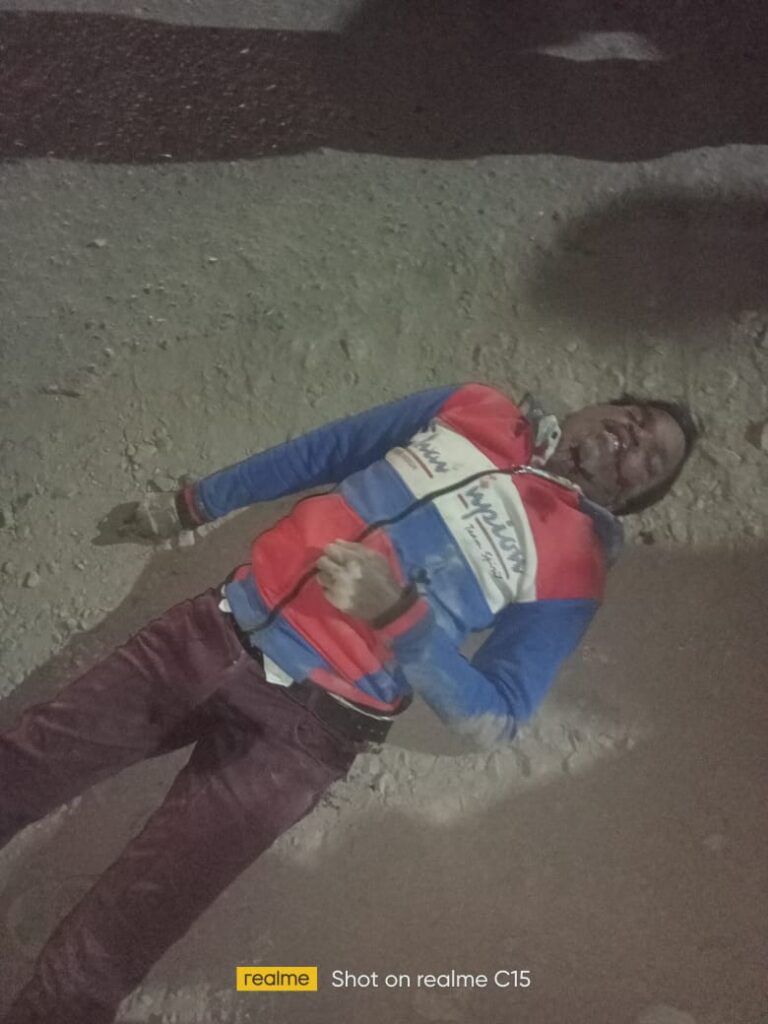 Sonbhadra News : डाला में बाइक और बल्कर की टक्कर, दो युवक घायल.