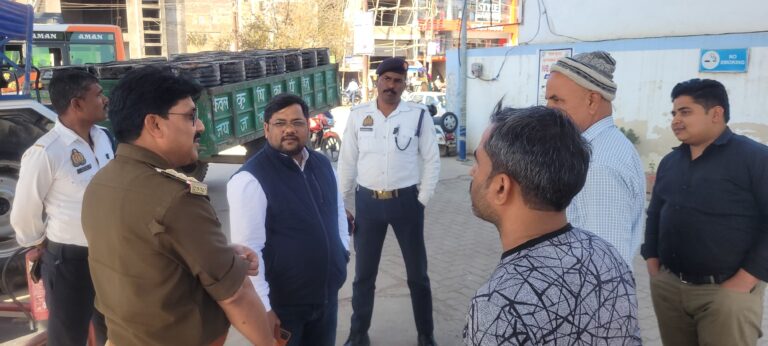 Sonbhadra News : नो हेलमेट, नो पेट्रोल , सड़क सुरक्षा के लिए प्रशासन सख्त अभियान जारी रहेगा