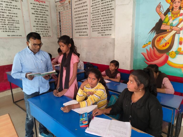 Sonbhadra News : खण्ड शिक्षा अधिकारी म्योरपुर ने किया औचक निरीक्षण, शैक्षिक गुणवत्ता और शिक्षक उपस्थिति की परखी स्थिति