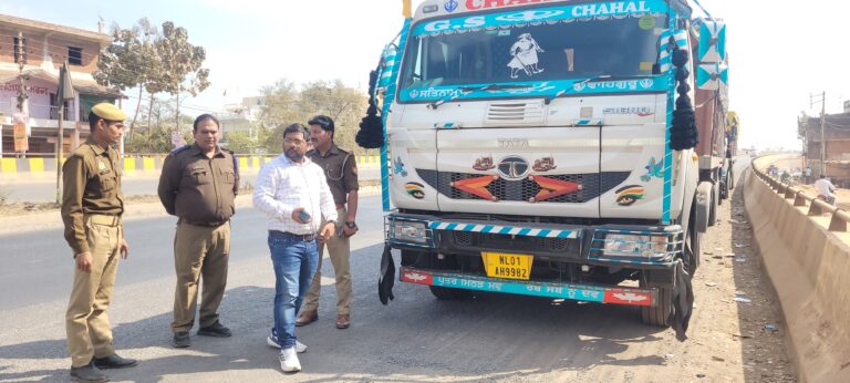 Sonbhadra News : हाईवे पर अनधिकृत पार्किंग के खिलाफ कार्रवाई, 226 वाहनों का चालान, 5 निरुद्ध.