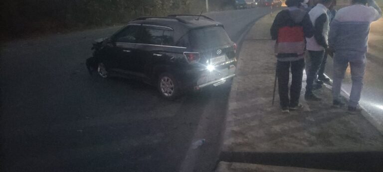 Sonbhadra News : महाकुंभ से लौट रही कार दुर्घटनाग्रस्त, तीन घायल