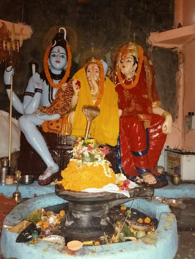 Sonbhadra News : उमा महेश्वर महादेव मंदिर में भक्तों का सैलाब