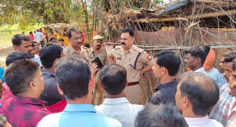 Sonbhadra News : संदिग्ध परिस्थितियों में सरसों के खेत में मिला व्यक्ति का शव, जांच में जुटी पुलिस