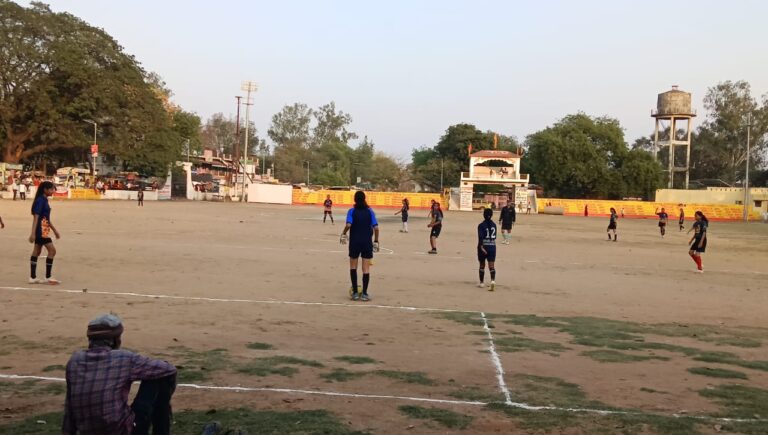 दुद्धी एवं हिंडाल्को के बीच महिला फुटबॉल मैत्रीपूर्ण मैच के रोमांचक मैच में, 1-0 से हिंडालको को मिली जीत।