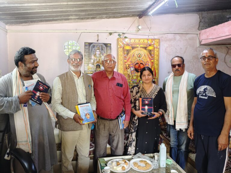 स्थानीय भाषा और कविता के उन्नयन पर वरिष्ठ साहित्यकारों ने किया मंथन।