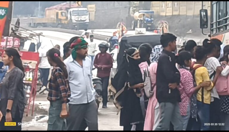 बस स्टैंड शहीद स्थल पर छात्राओं से अभद्रता, पुलिस ने आरोपी को किया गिरफ्तार.