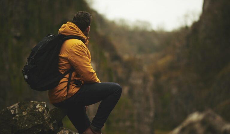 बैग उठाइए, दुनिया घूमिए – सेहत, खुशी और आत्मविकास की नई राह, और जानें यात्रा करने के 10 बड़े फायदे