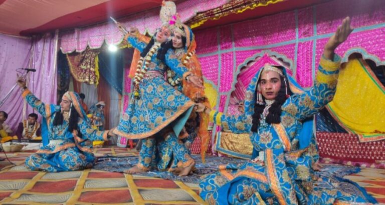 Sonbhadra News : नौ दिवसीय विष्णु महायज्ञ में हुआ श्रीकृष्ण-सुदामा की मित्रता का भावपूर्ण मंचन