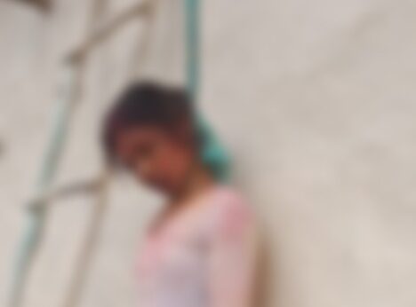 Sonbhadra News : युवती ने संदिग्ध परिस्थितियों में फांसी लगाई, मौत