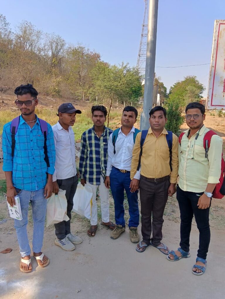 Sonbhadra News : दृष्टिबाधित छात्रों को वितरित किए गए टेबलेट, खेल सुविधाओं की भी रखी गई मांग