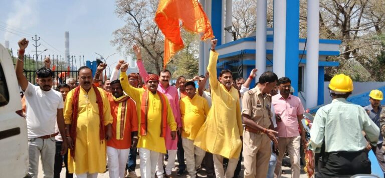 Sonbhadra News : शौर्य दिवस पर बजरंग दल और विश्व हिंदू परिषद ने निकाला विशाल बाइक जुलूस