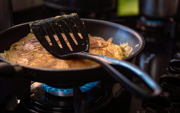 Health Tips : स्वस्थ जीवनशैली के लिए सही बर्तनों का चुनाव, जानिए लोहे के बर्तनों के फायदे और नुकसान