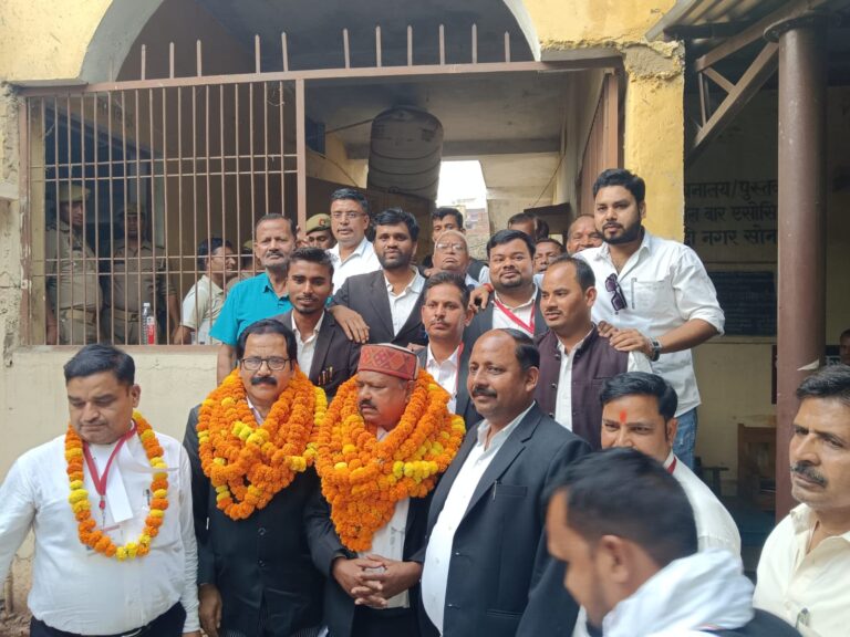 दुद्धी : सिविल बार संगठन चुनाव में अध्यक्ष पद पर प्रभु सिंह विजयी, सचिव पद पर महेंद्र कुमार जायसवाल।