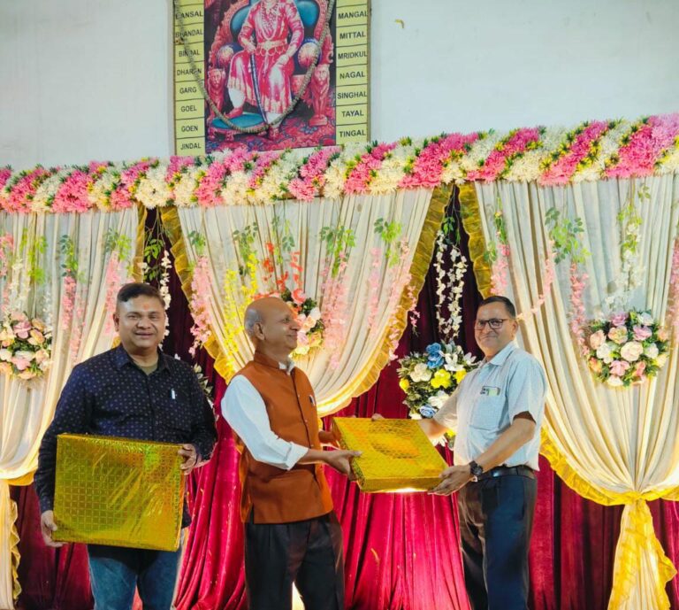 Sonbhadra News : रेनुकूट में अग्रवाल समाज द्वारा होली मिलन समारोह का आयोजन, सामुदायिक सौहार्द्र और संस्कृति को मिली नई पहचान