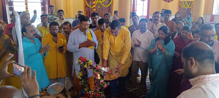 Sonbhadra News : रिहंदेश्वर महादेव मंदिर में धूमधाम से मनाया गया रामनवमी पर्व, कन्याओं को बताया गया मां दुर्गा का स्वरूप