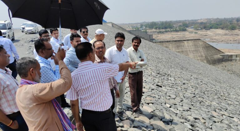 Sonbhadra News : कनहर सिंचाई परियोजना का मुख्य अभियंता ने किया निरीक्षण, 2027 तक पूर्ण होने का लक्ष्य