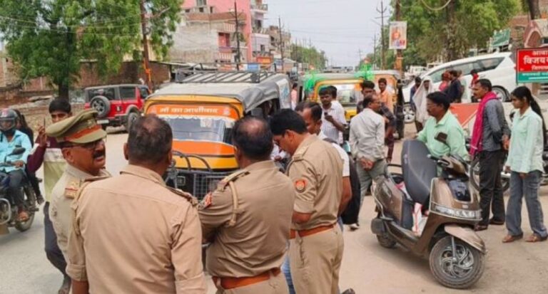 Sonbhadra News : अवैध ऑटो और ई-रिक्शा के खिलाफ ओबरा में परिवहन विभाग का अभियान शुरू