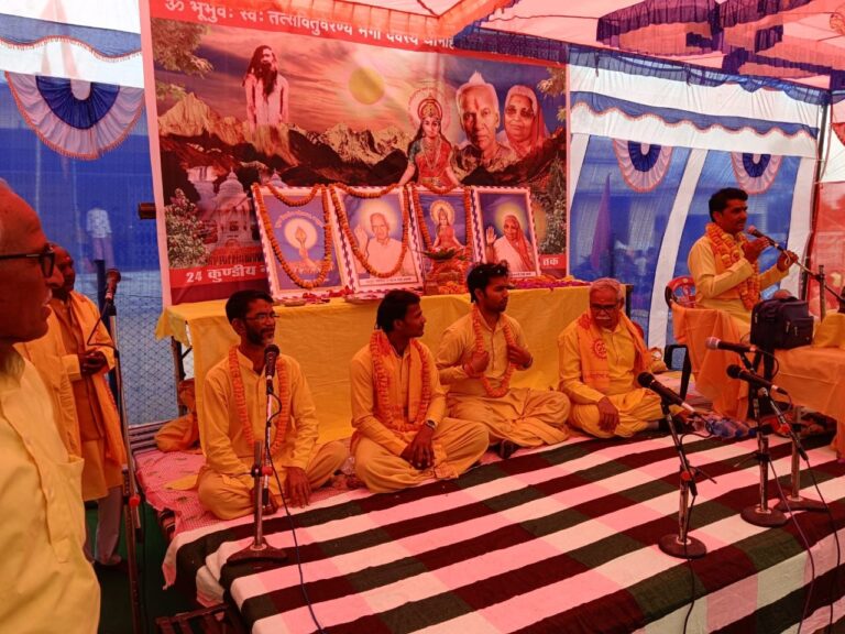 Sonbhadra News : दर्जा प्राप्त मंत्री जीत सिंह खरवार ने की मंगल कलश यात्रा में शिरकत, 3 अप्रैल को होगा भव्य गायत्री महायज्ञ