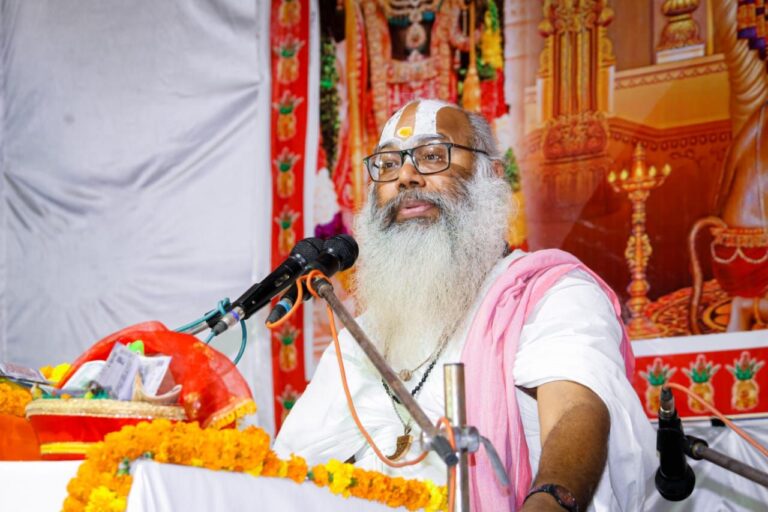 Sonbhadra News : विशाल कलश शोभायात्रा के साथ नौ दिवसीय संगीत मय श्रीराम कथा का भव्य शुभारंभ